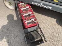 SKYJACK SJIII 4632 26FT BATTERY OPERATED SCISSOR LIFT - 11