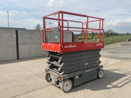 SKYJACK SHIII-4740 40FT BATTERY OPERATED SCISSOR LIFT