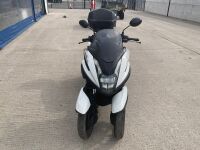 YAMAHA MWS125-A TRICITY 125 PETROL 3 WHEELED URBAN SCOOTER - 2