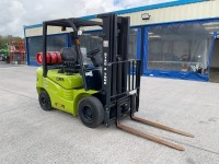 CLARK GTS25L 2.5 TON GAS FORKLIFT - 7