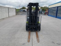 CLARK GTS25L 2.5 TON GAS FORKLIFT - 8