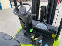 CLARK GTS25L 2.5 TON GAS FORKLIFT - 14