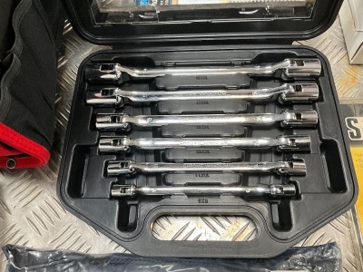 UNUSED 6 PIECE SOCKET BAR SET