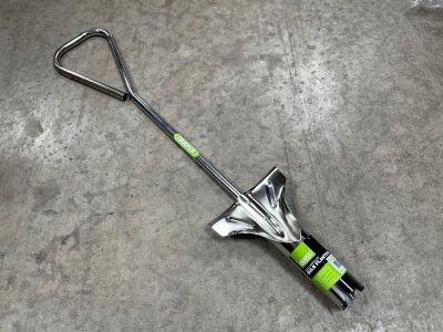 UNUSED DRAPER LONG HANDLE BULB PLANTER