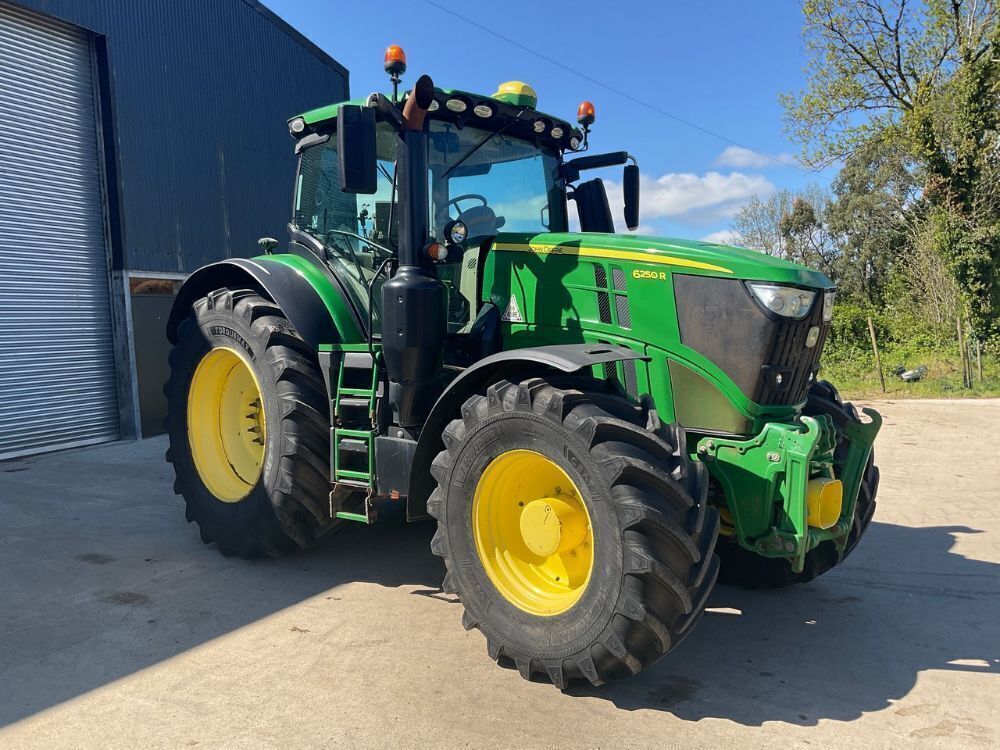 JOHN DEERE 6250R 4WD TRACTOR
