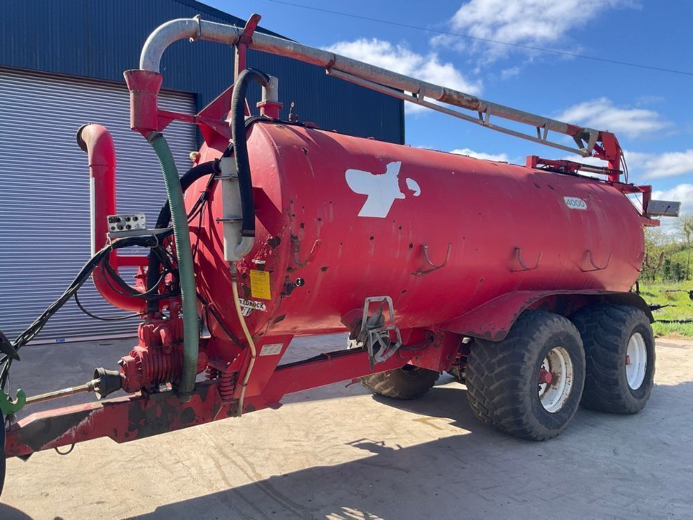 REDROCK 4000 GALLON TWIN AXLE SLURRY TANKER
