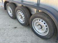 IFOR WILLIAMS 16ft x 6ft 3500KGS TRI AXLE LIVESTOCK TRAILER - 16