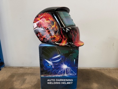 UNUSED AUTO DARKENING WELDING HELMET