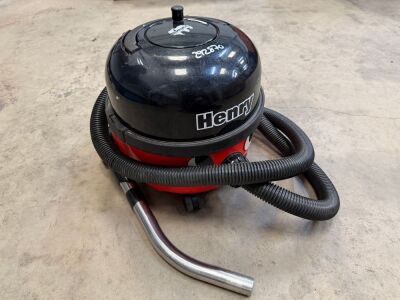 NUMATIC HENRY VACUUM CLEANER