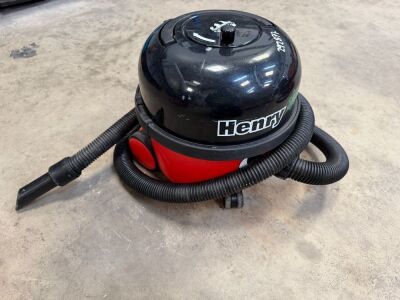 NUMATIC HENRY VACUUM CLEANER