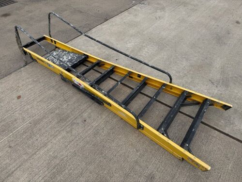 YOPUNGMAN 8 TREAD FIBREGLASS STEP LADDER