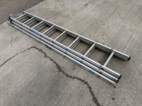 8 TREAD TRIPLE EXTENSION ALUMINIUM LADDER