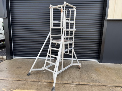 YOUNGMAN P1500 5 TREAD ALUMINIUM FOLDABLE PODIUM