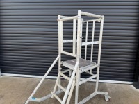 YOUNGMAN P1000 3 TREAD ALUMINIUM FOLDABLE PODIUM - 3
