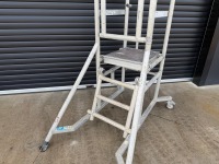 YOUNGMAN P1000 3 TREAD ALUMINIUM FOLDABLE PODIUM - 4