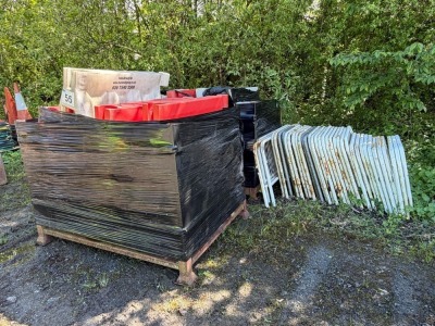 2No. METAL STILLAGES & APPROX. 25no. MINI JERSEY KERB & HAND RAIL