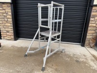YOUNGMAN P1000 3 TREAD ALUMINIUM FOLDABLE PODIUM