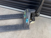 LIFTEK 2000KGS LONG REACH PALLET TRUCK - 3
