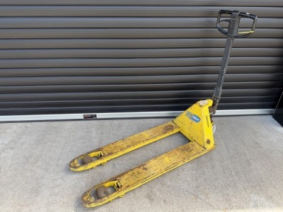 TOYOTA 2300KGS PALLET TRUCK
