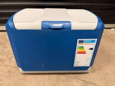 UNUSED HALFORDS 12V/240V COOL BOX - UNIT ONLY