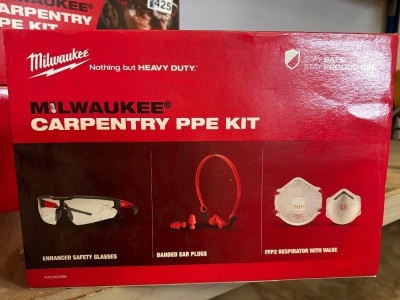 UNUSED MILWAUKEE CARPENTRY KIT