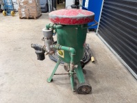 CLEMCO SANDBLASTING POT & HOSE - 6