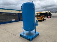 LARGE AIR VESSEL TANK MOUNTED ON METAL SKID PLATE - 6