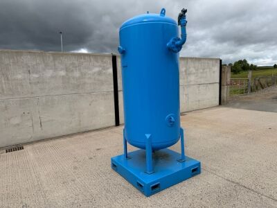LARGE AIR VESSEL TANK MOUNTED ON METAL SKID PLATE