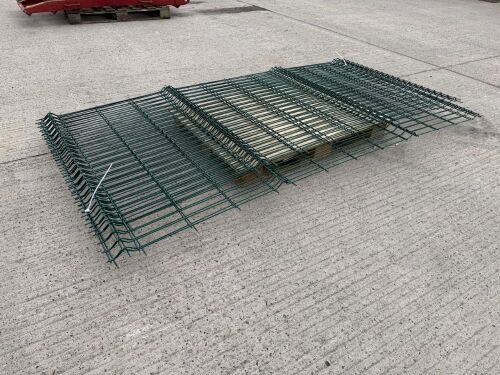 ASSORTED CUTTINGS OF MESH FENCING PANELS