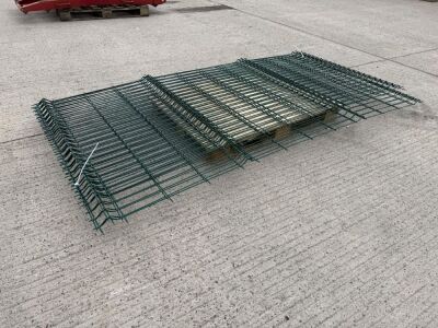 ASSORTED CUTTINGS OF MESH FENCING PANELS