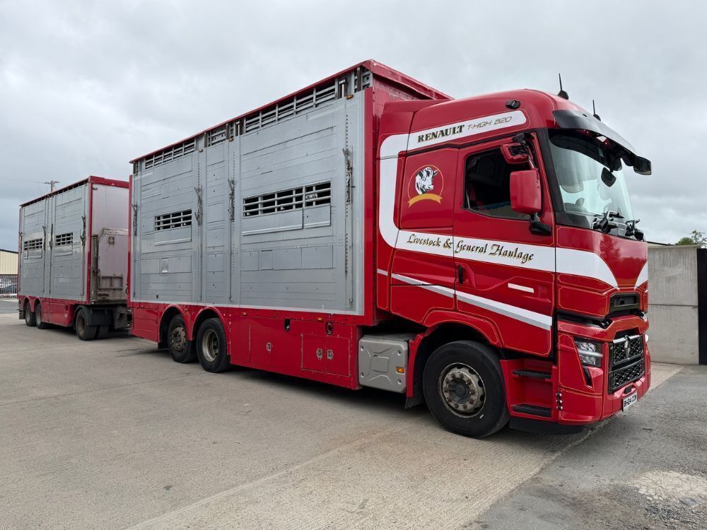 RENAULT T520 T-HIGH 6X2 26 TON AUTOMATIC LIVESTOCK LORRY & DRAG TRAILER