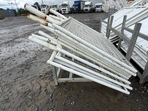 GALVANISED METAL STILLAGE & APPROX. 9No. MESH METAL TEMPORARY FENCING PANELS