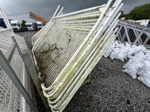 GALVANISED METAL STILLAGE & APPROX. 15No. MESH METAL TEMPORARY FENCING PANELS