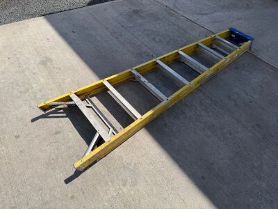 8 THREAD FIBREGLASS STEP LADDER