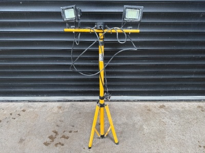 TWIN HEAD LED FLOODLIGHT & TRIPOD