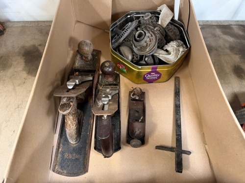 BOX LOT TO INC. HAND PLANERS & OIL LAMP PARTS