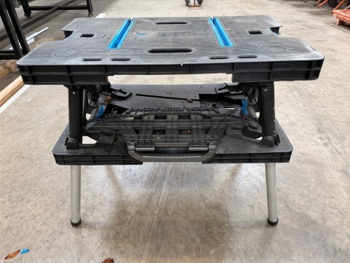 FOLDABLE TABLE