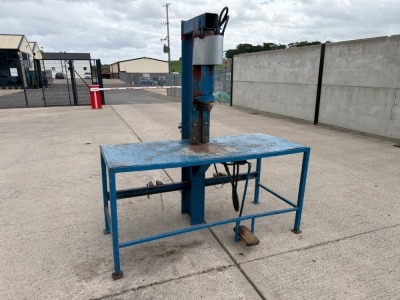 HYDRAULIC DRIVEN LOG SPLITTER & WORK BENCH
