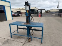 HYDRAULIC DRIVEN LOG SPLITTER & WORK BENCH - 4