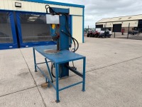 HYDRAULIC DRIVEN LOG SPLITTER & WORK BENCH - 7