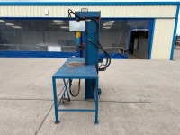 HYDRAULIC DRIVEN LOG SPLITTER & WORK BENCH - 9