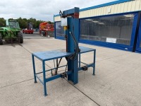 HYDRAULIC DRIVEN LOG SPLITTER & WORK BENCH - 12
