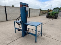 HYDRAULIC DRIVEN LOG SPLITTER & WORK BENCH - 16