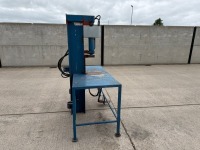 HYDRAULIC DRIVEN LOG SPLITTER & WORK BENCH - 18