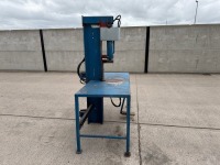 HYDRAULIC DRIVEN LOG SPLITTER & WORK BENCH - 19