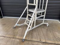 YOUNGMAN P1000 3 TREAD ALUMINIUM FOLDABLE PODIUM - 2