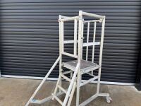 YOUNGMAN P1000 3 TREAD ALUMINIUM FOLDABLE PODIUM - 3
