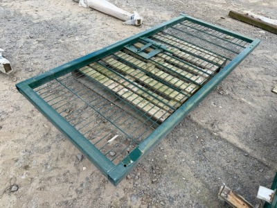 APPROX. mm x mm METAL PEDESTRAIN GATE