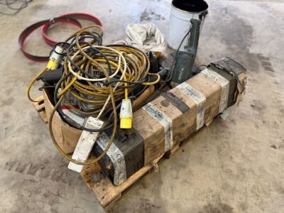 LOT TO INC. ASSORTED POWER TOOLS, BANDSAW BLADES, CUTTING EDGE, LEADS ETC