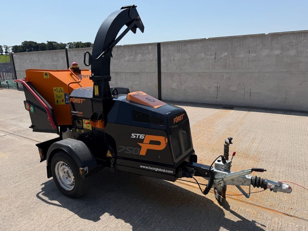 FORST ST6P SINGLE AXLE FAST TOW WOOD CHIPPER / SHREDDER